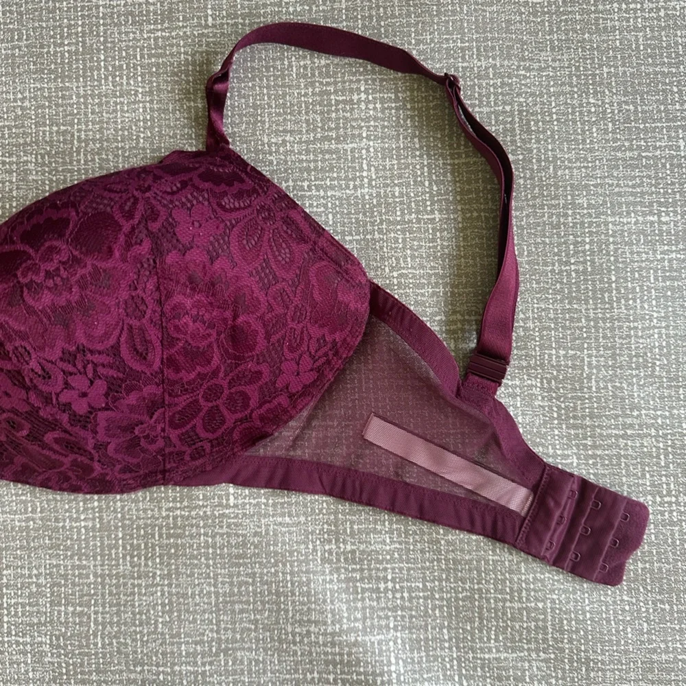 Victoria’s Secret Burgundy‎ Lace Padded no wire Bra size 38DDD